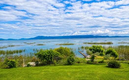 CASA EN VENTA A PIE DEL LAGO DE CHAPALA TUXCUECA JALISCO