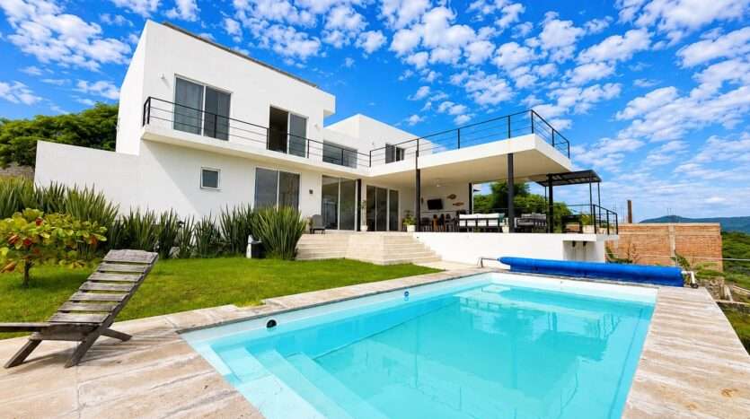 CASA EN VENTA A PIE DEL LAGO DE CHAPALA TUXCUECA JALISCO