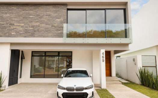 CASA EN VENTA LA RIOJA TLAJOMULCO DE ZÚÑIGA