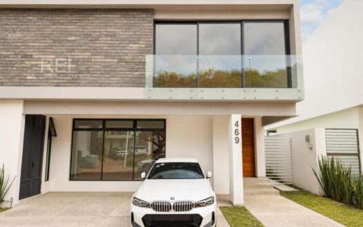 CASA EN VENTA LA RIOJA TLAJOMULCO