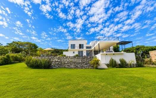CASA EN VENTA A PIE DEL LAGO DE CHAPALA TUXCUECA JALISCO