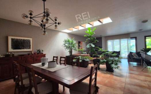 CASA EN VENTA BUGAMBILIAS PRIMERA SECCION ZAPOPAN
