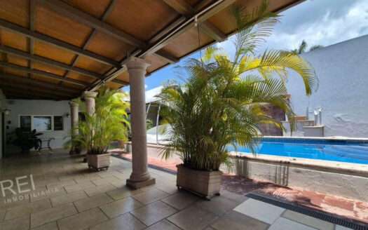 CASA EN VENTA BUGAMBILIAS PRIMERA SECCION ZAPOPAN