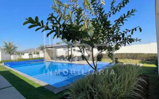CASA EN RENTA VISTA SUR TLAJOMULCO