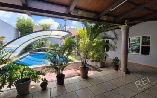 CASA EN VENTA BUGAMBILIAS PRIMERA SECCION ZAPOPAN