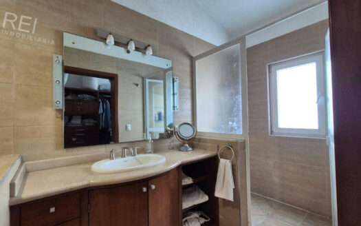 CASA EN VENTA BUGAMBILIAS PRIMERA SECCION ZAPOPAN