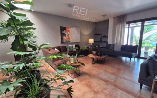 CASA EN VENTA BUGAMBILIAS PRIMERA SECCION ZAPOPAN