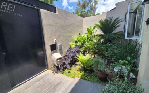 CASA EN VENTA BUGAMBILIAS PRIMERA SECCION ZAPOPAN