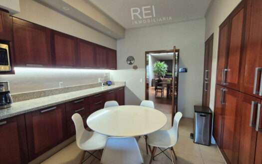 CASA EN VENTA BUGAMBILIAS PRIMERA SECCION ZAPOPAN