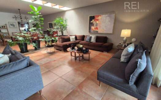 CASA EN VENTA BUGAMBILIAS PRIMERA SECCION ZAPOPAN