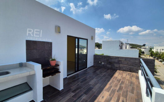CASA EN RENTA COTO ARANDANOS ZONA VALDEPEÑAS ZAPOPAN