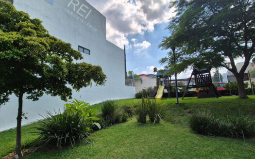 CASA EN RENTA COTO ARANDANOS ZONA VALDEPEÑAS ZAPOPAN