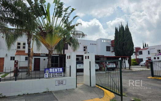 CASA EN RENTA ALTUS BOSQUES TLAJOMULCO