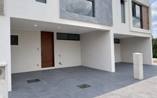 CASA EN VENTA AGUA BLANCA CERCA DE BUGAMBILIAS ZAPOPAN