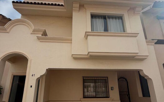 CASA EN RENTA VILLA CALIFORNIA TLAJOMULCO